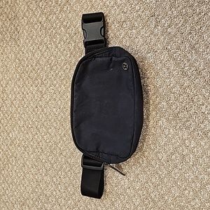 Lululemon fanny pack